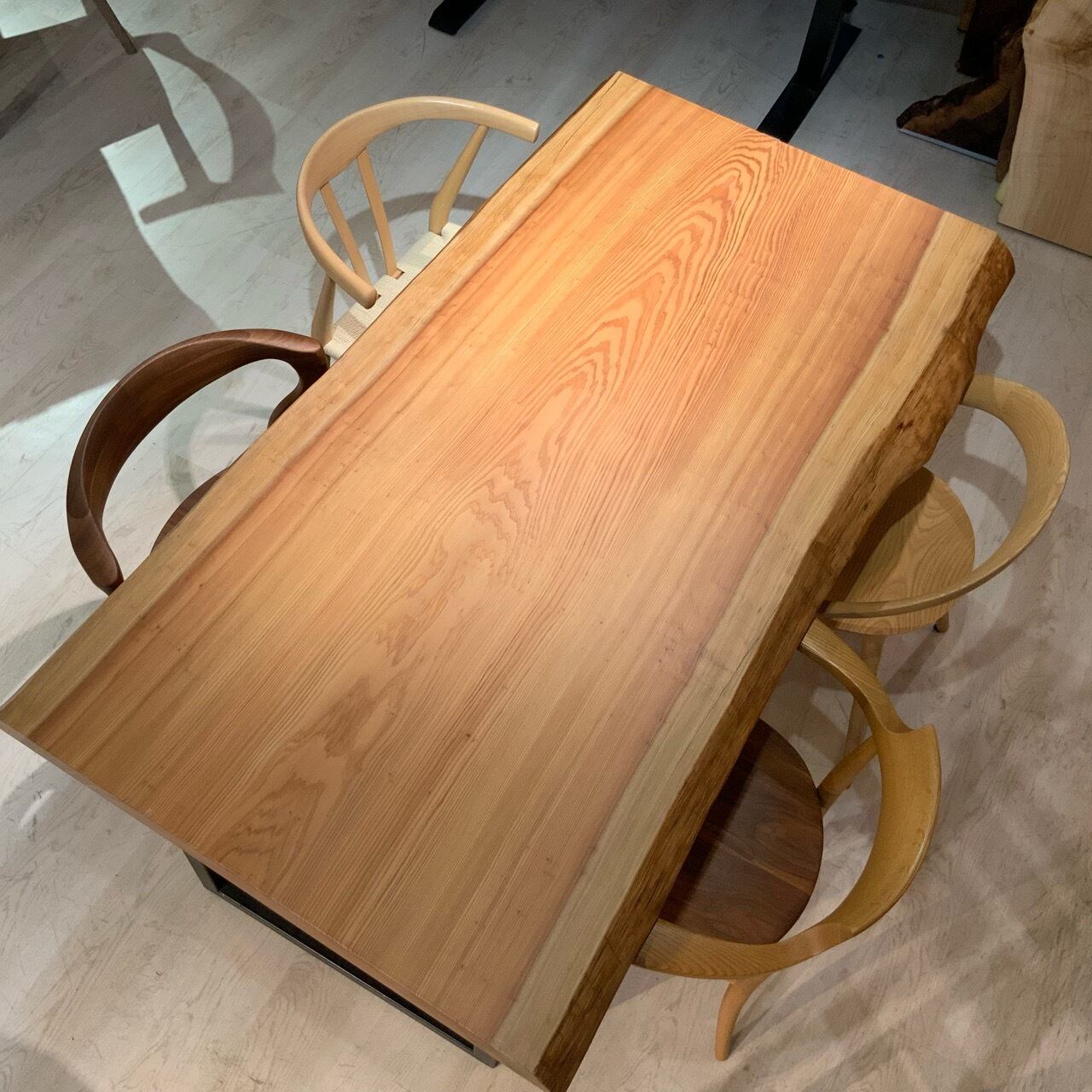 杉（スギ） ダイニングテーブル | 千年家具 - 一枚板 テーブル専門店