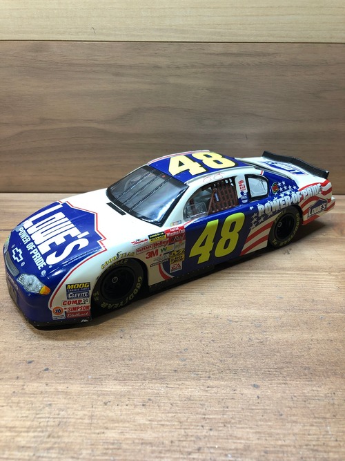 NASCAR 1/24 Die-Cast Model ''LOWE'S''