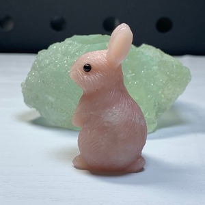 (訳有り)ピンクオパールうさぎ×グリーンフローライト原石クラスター