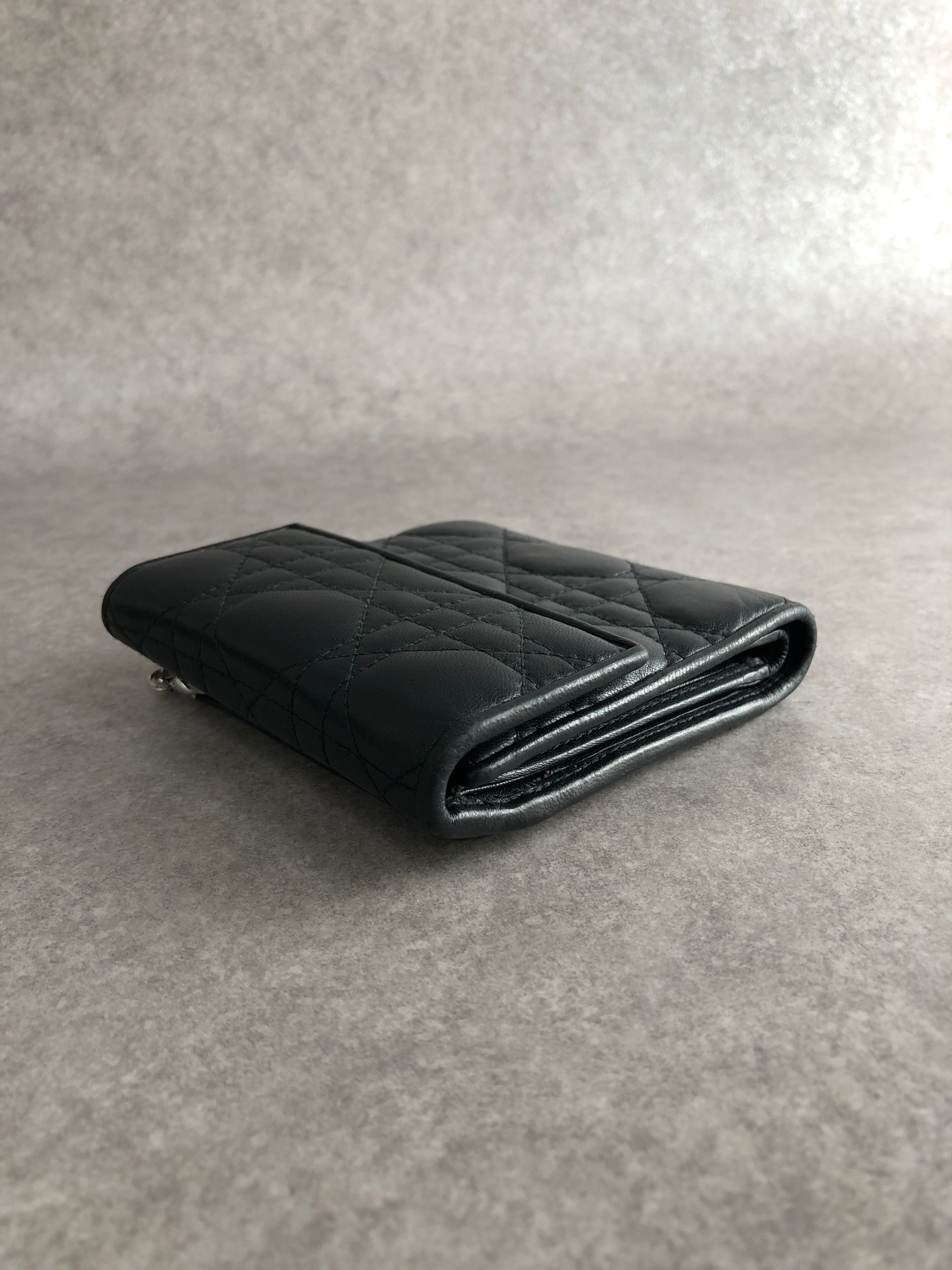 Christian Dior カナージュ 三つ折り財布 ブラック Christian Dior クリスチャン ディオール カナージュ 財布 ブラック