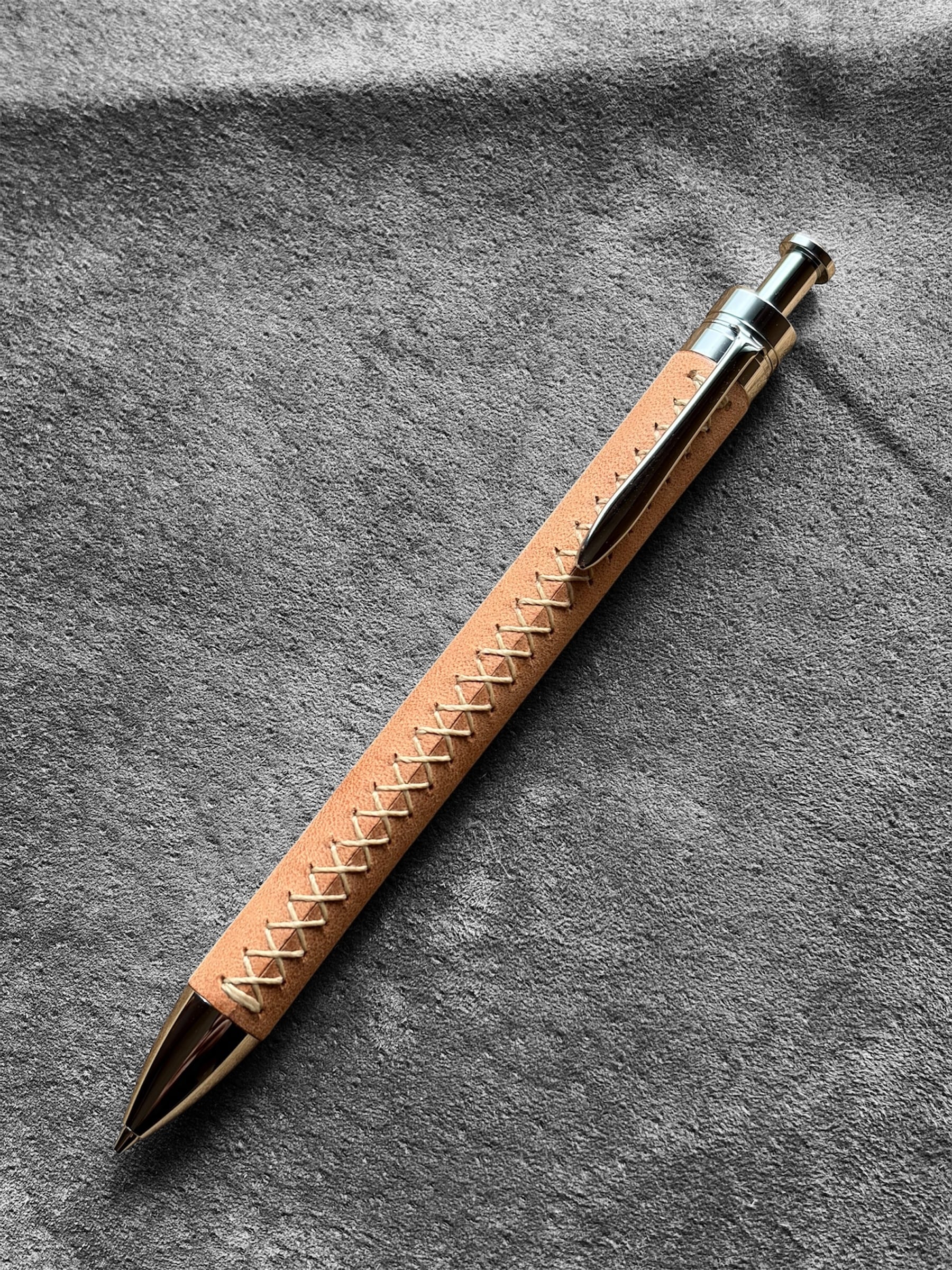 革ペン ホースバットストリップ クラスト | TAKE SEA LEATHER 革ペン ホースバットストリップ クラスト | TAKE SEA LEATHER