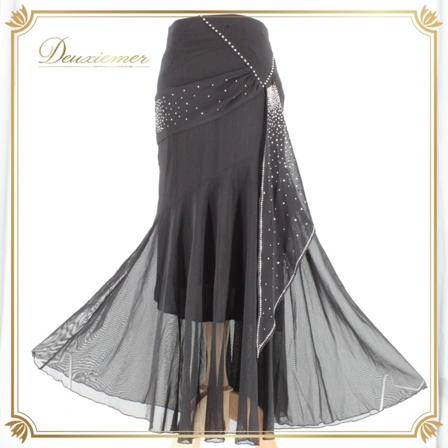 社交ダンス 衣装 スタンダード スカート レッスンウェア レディース ラインストーン 黒 ブラック系 レース 練習着 かわいい フォーマル 上品 エレガント デザイン 体型カバー 薄手 フレアスカート 練習用 ダンスウェア 伸縮性 軽量 スタイリッシュ クリスタルディテール 派手すぎない 取り入れやすい シンプル 上品さ コーディネート 色気 ラグジュアリー感 パーティーウエア 脚長効果