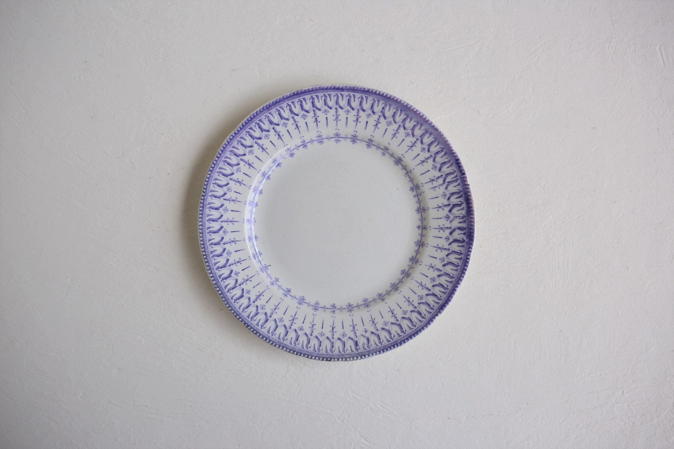 フランス アンティーク Creil et Montrereau クレイユモントロー 『Flora rocaille』デザートプレート 19.5cm パープル N-03034a