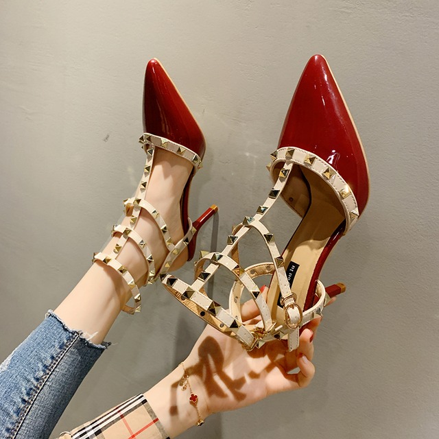 単語のバックルと先のとがったヒールのins潮リベットの包頭ファッションサンダル女性2020年春バージョン 部族の婦人靴7394474