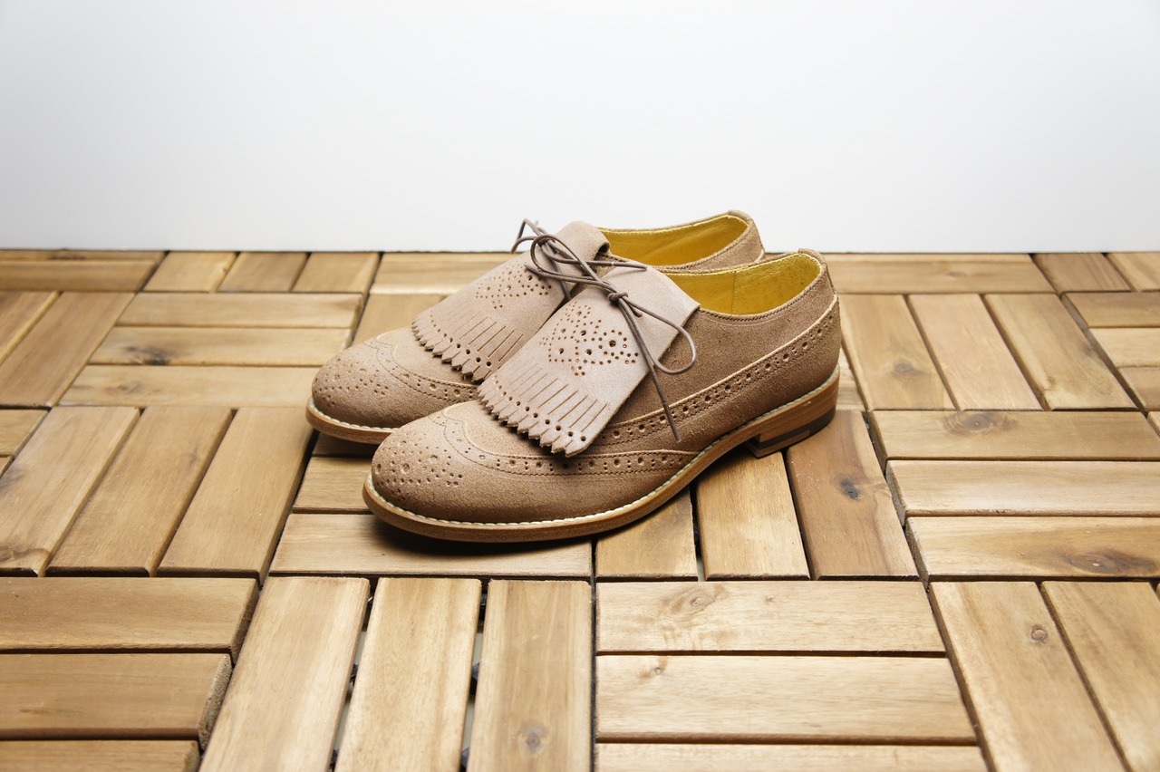 FULL BROGUE SHOES with KILTIE TONGUE (WAXED SUEDE)