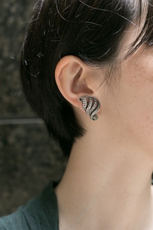 【Run Rabbit Run Vintage 】Marcasite wind earring