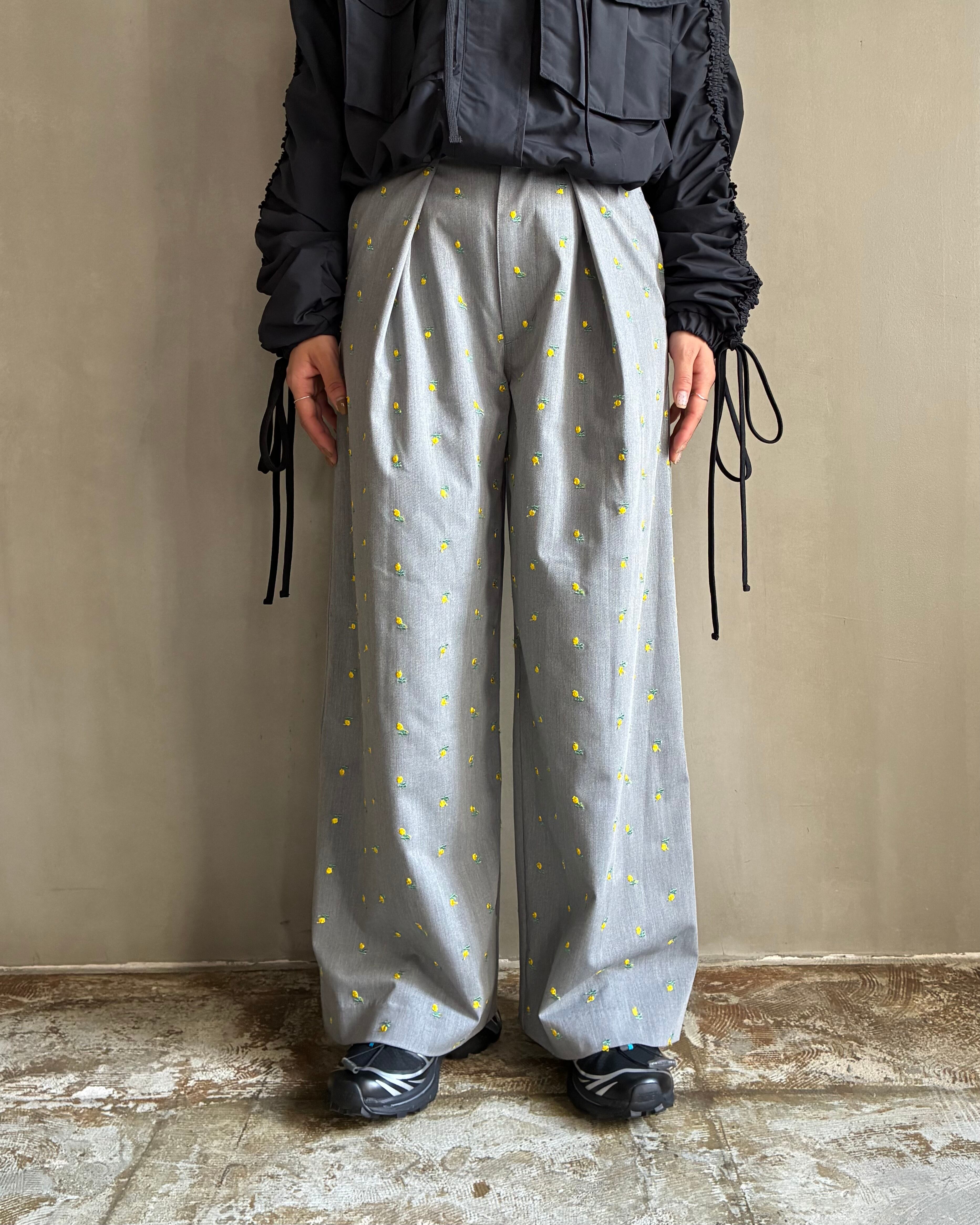 naoki tomizuka【Flower embroidery slacks L.gray】