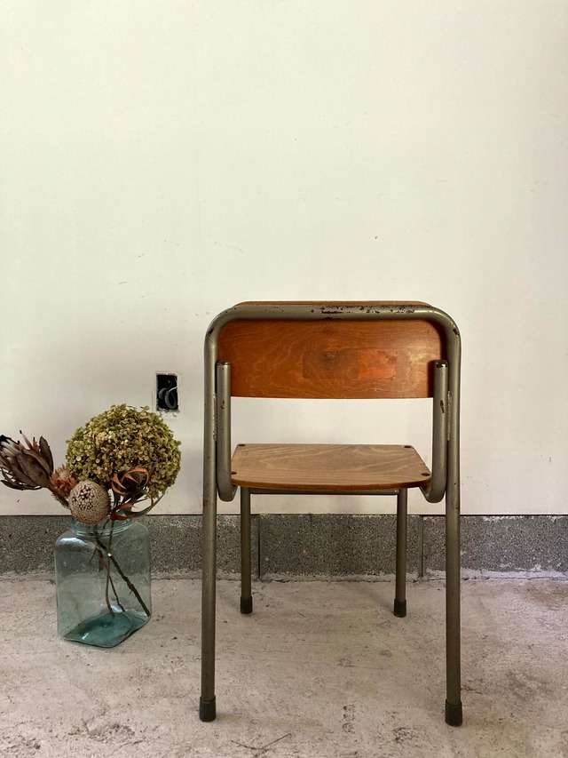 シャビーな味のあるスクールチェアー　(古家具)