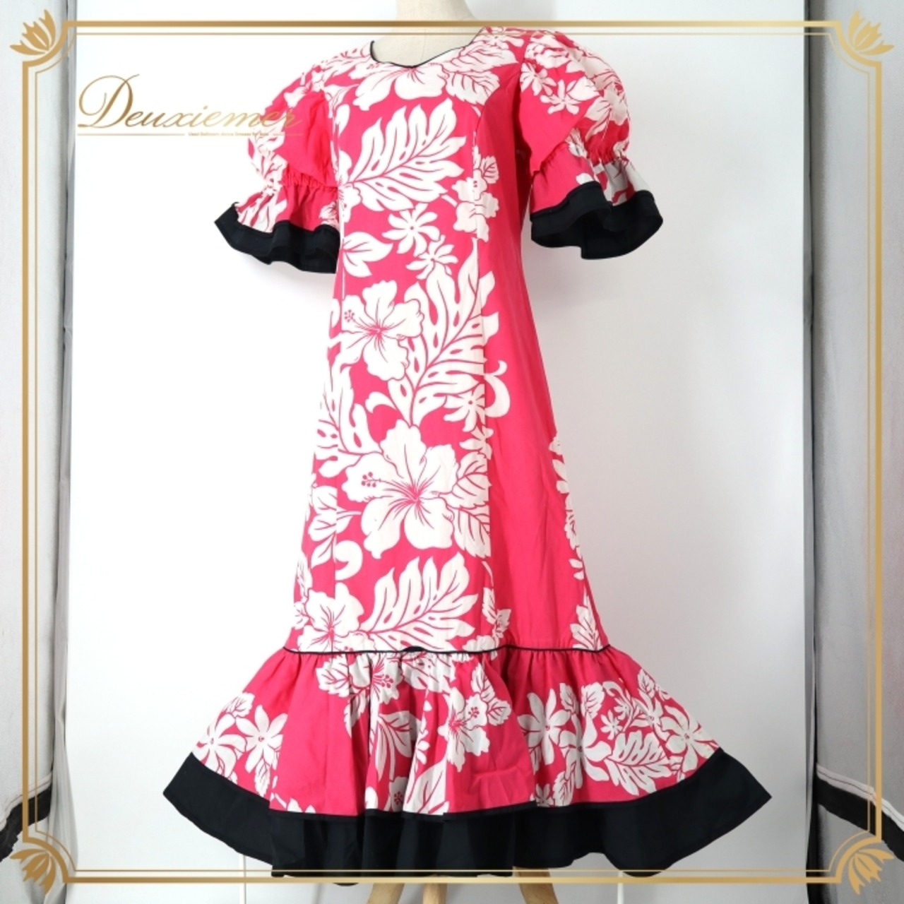 フラダンス 衣装 ワンピース ドレス ピンク系 ハイビスカス柄 モンステラ柄 ハワイアンプリント アロハ フラ ダンス レッスン 練習 フリル パフスリーブ 華やか 鮮やか かわいい おしゃれ 大人っぽい 明るい ホワイト系 ブラック系 ピンク 白 黒 フラダンス衣装 レディース カジュアル