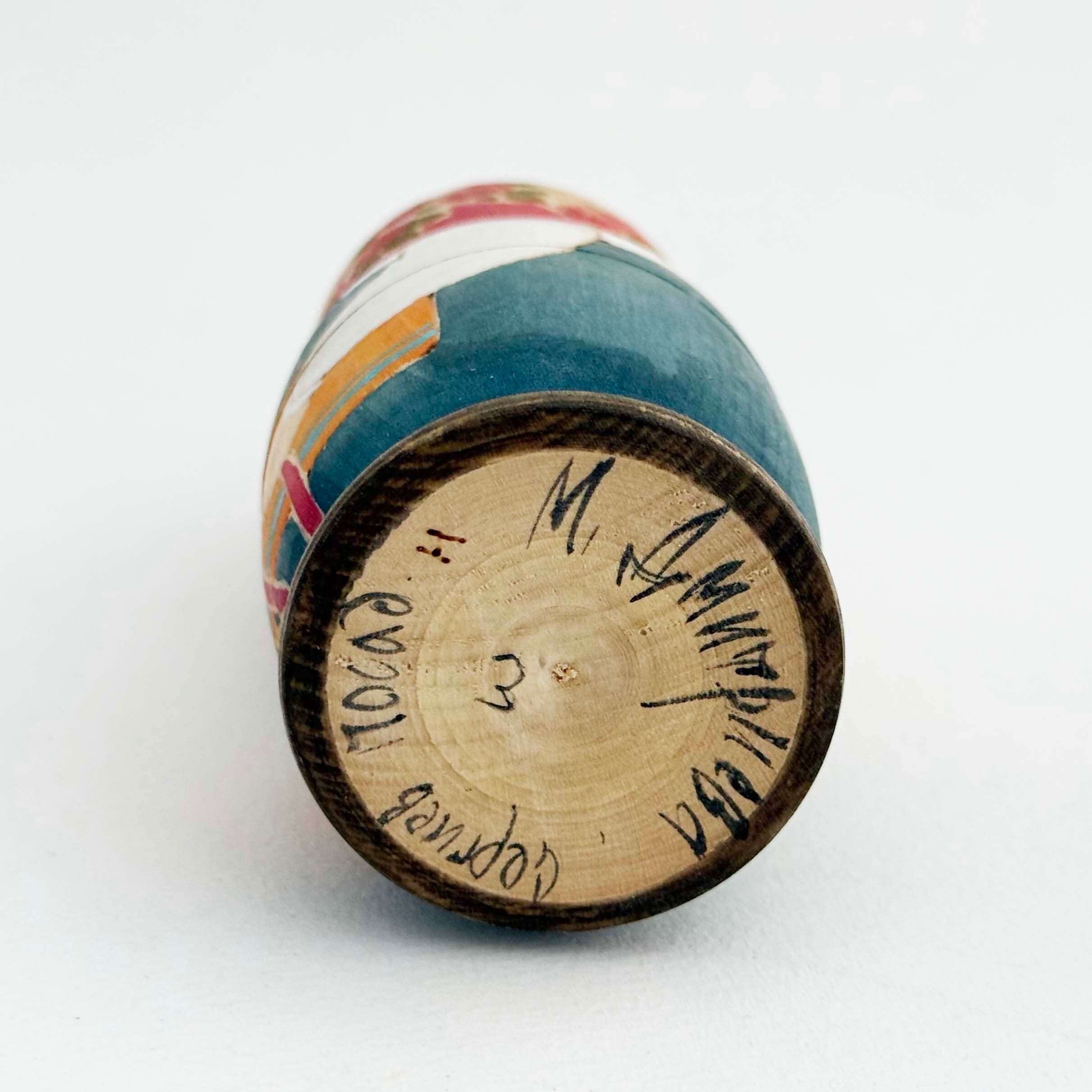 アーティスト・マトリョーシカ（マリヤ・ドミトリエワ作 / 三つ編み3個