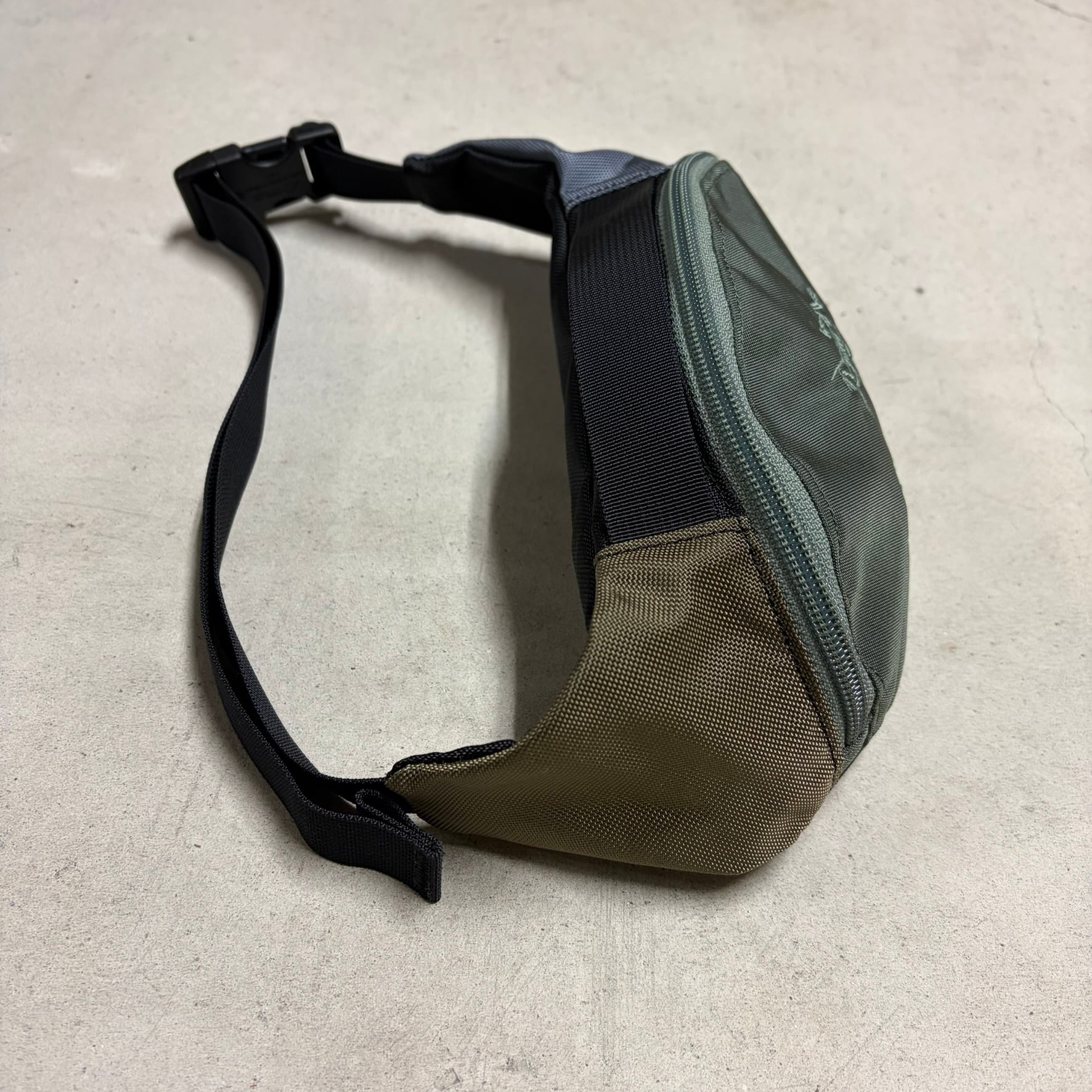 ARC' TERYX × BEAMS URBAN FANNY | safarionline