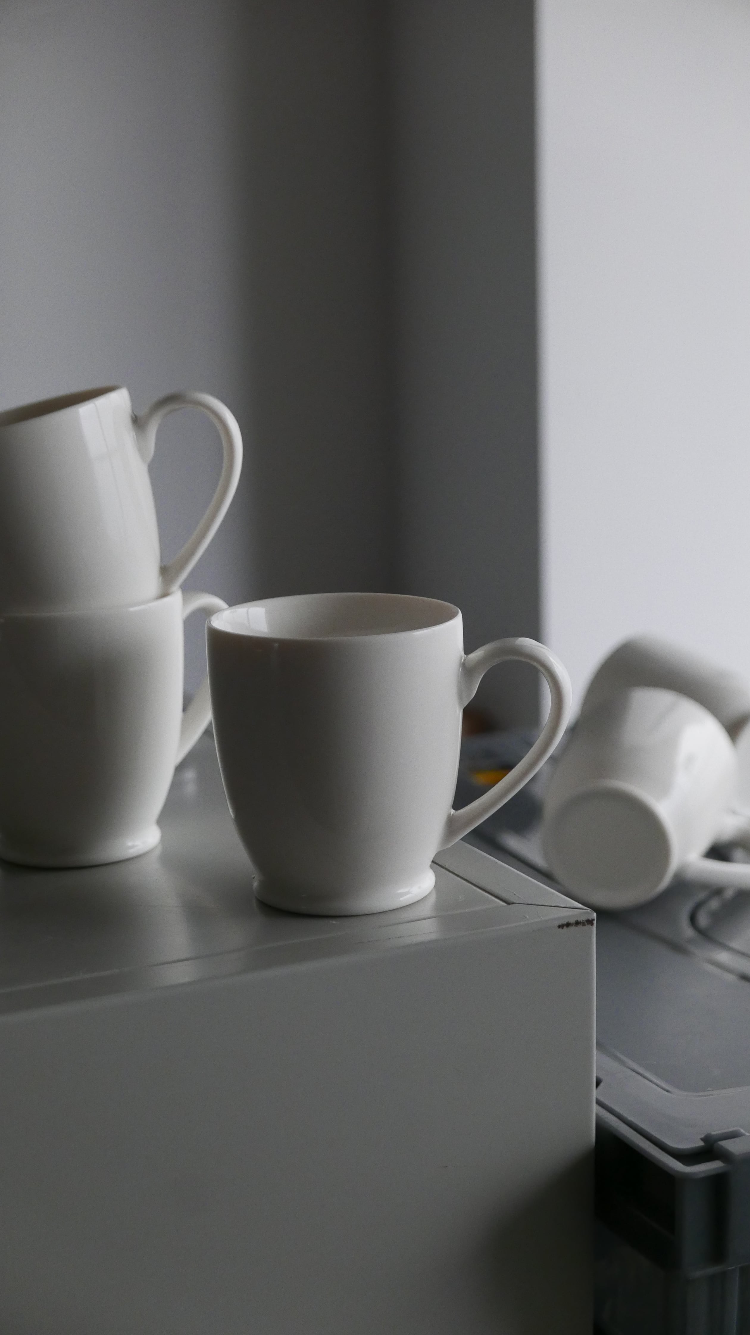 minimal mag , natural white