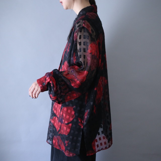 "black×red" block and beautiful flower motif pattern over silhouette see-through shirt