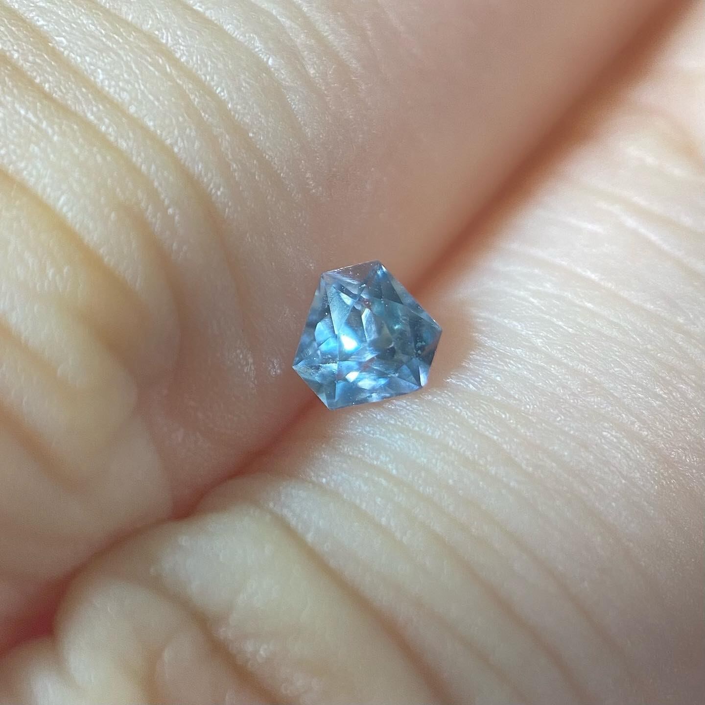 雪の結晶 モンタナサファイア