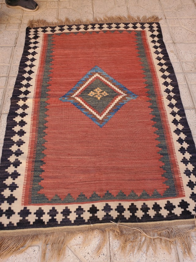 絨毯クエスト44【No.38】Kilim (30年) ※現在、こちらの商品はイランに置いてあります。ご希望の方は先ずは在庫のご確認をお願いします。