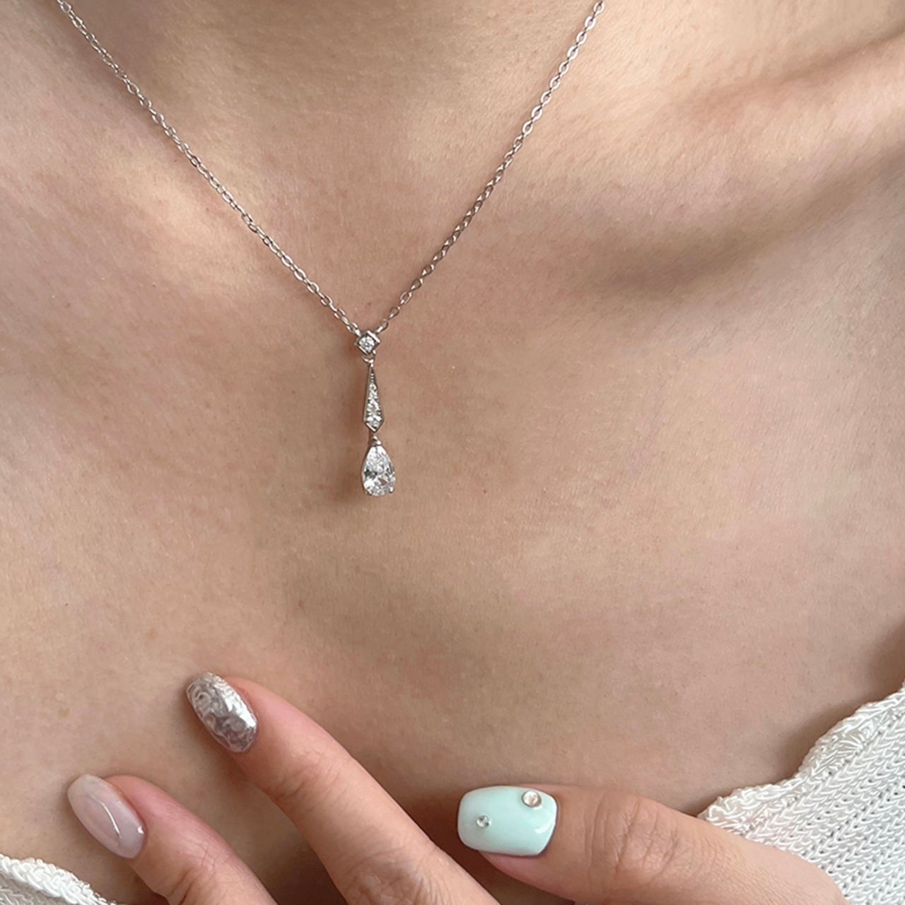 yioneティアドロップネックレス