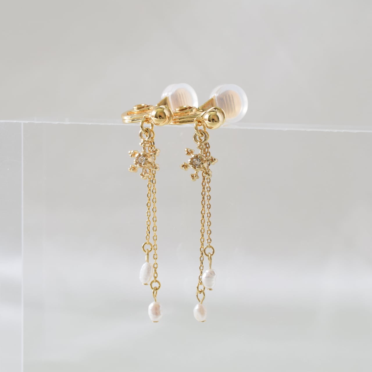 雪の結晶 ゴールド 魔法のイヤリング 痛くない 福耳 日本製 金属アレルギー対応 落ちない シンプル 大人 ピアス風 揺れる 送料無料