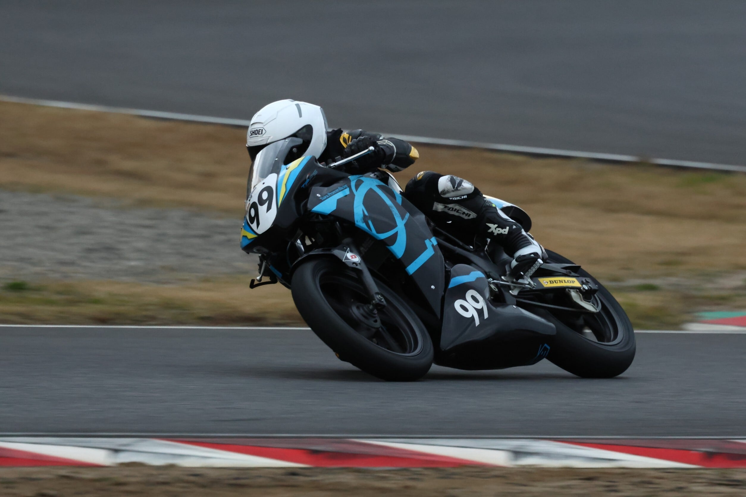 ダンロップα13SP JP250サイズ 約230km使用 ③ 青臭く 