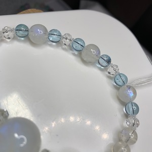 ホワイトラブラドライト×スイスブルートパーズ デザインブレスレット