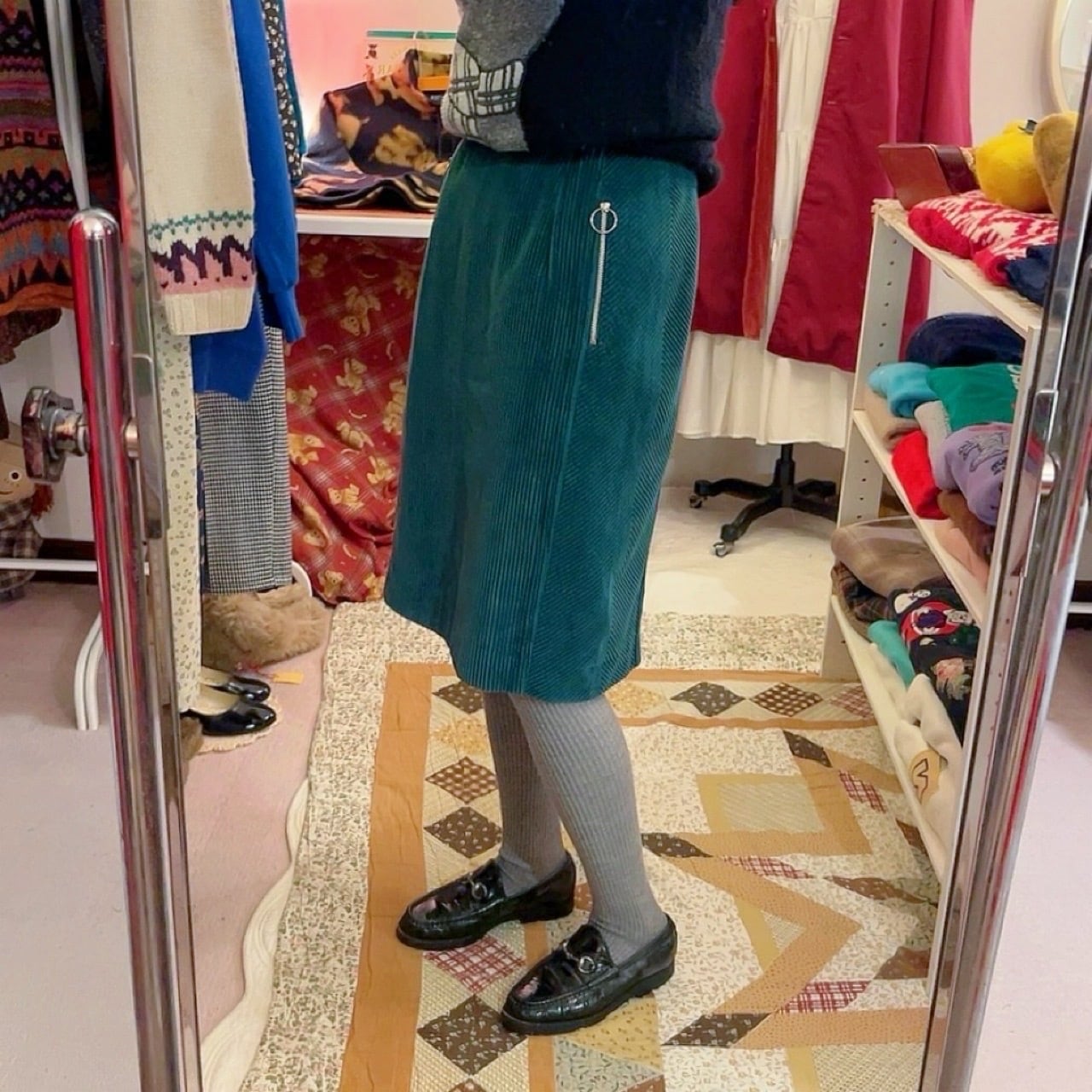 green corduroy semi tight skirt