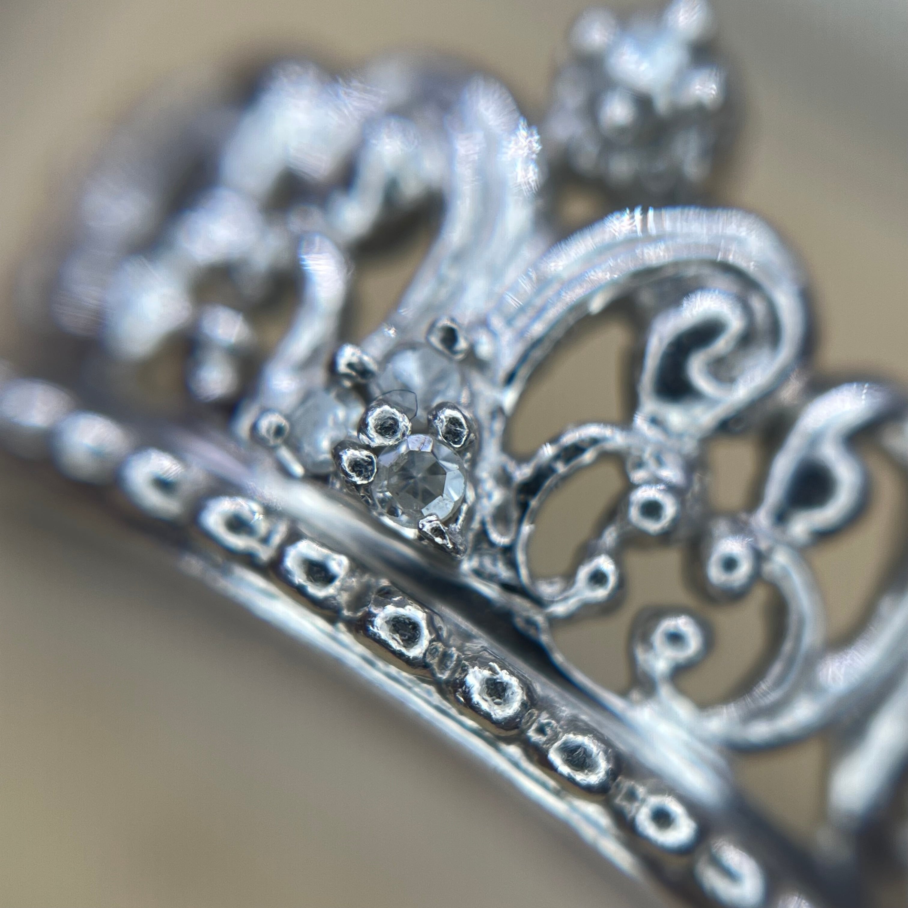 MOR00509 【日本の作品】ヴィンテージ ティアラモチーフ エレガント