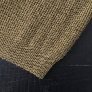 deep v-neck knit　J00353