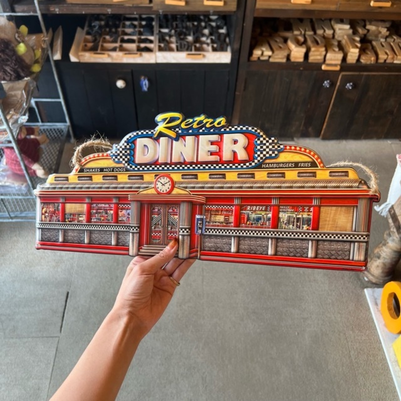Antique metal embossed plate Retro DINER　アンティークメタルエンボスプレート　レトロダイナー　看板　サインプレート　装飾　ポスター　