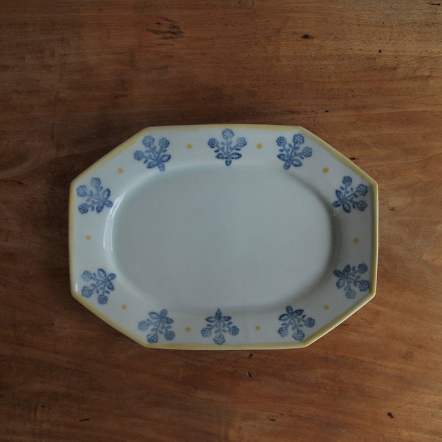 稲村真耶｜印判三つ花文縁黄8寸長八角皿