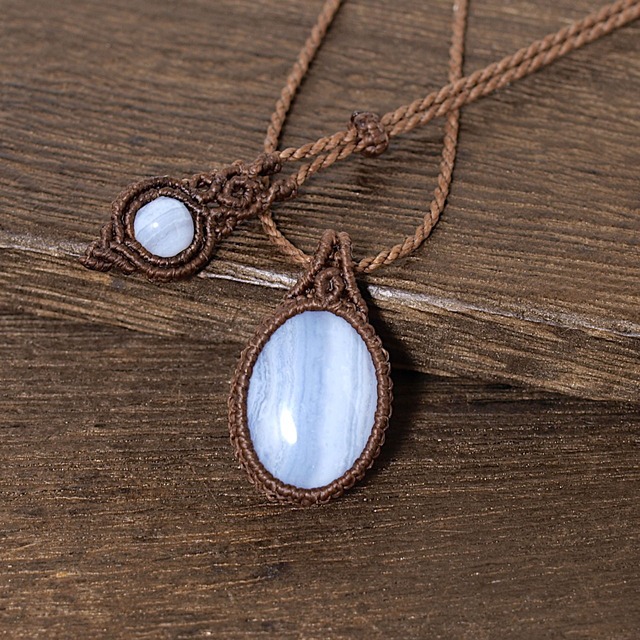 【一点物】ブルーレースのルースを包んだマクラメネックレスNo.3