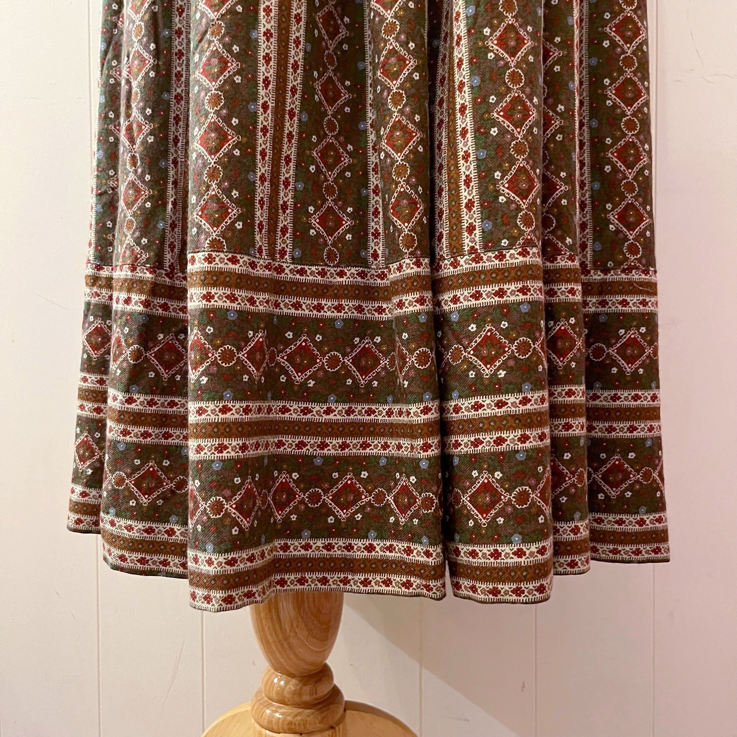 tyrolean line gather flare skirt