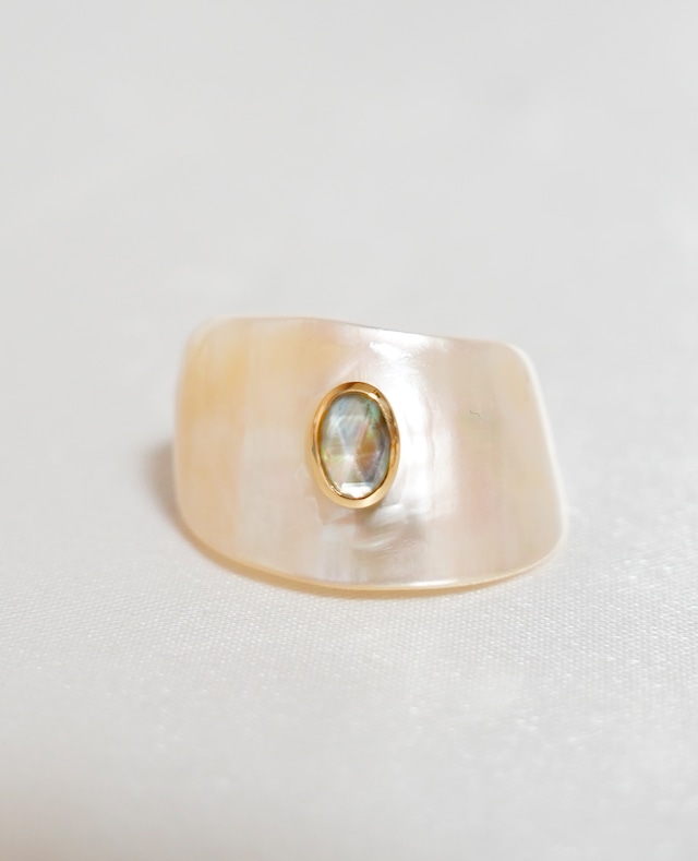 Thalatta Ring(水晶,黒蝶貝)12号