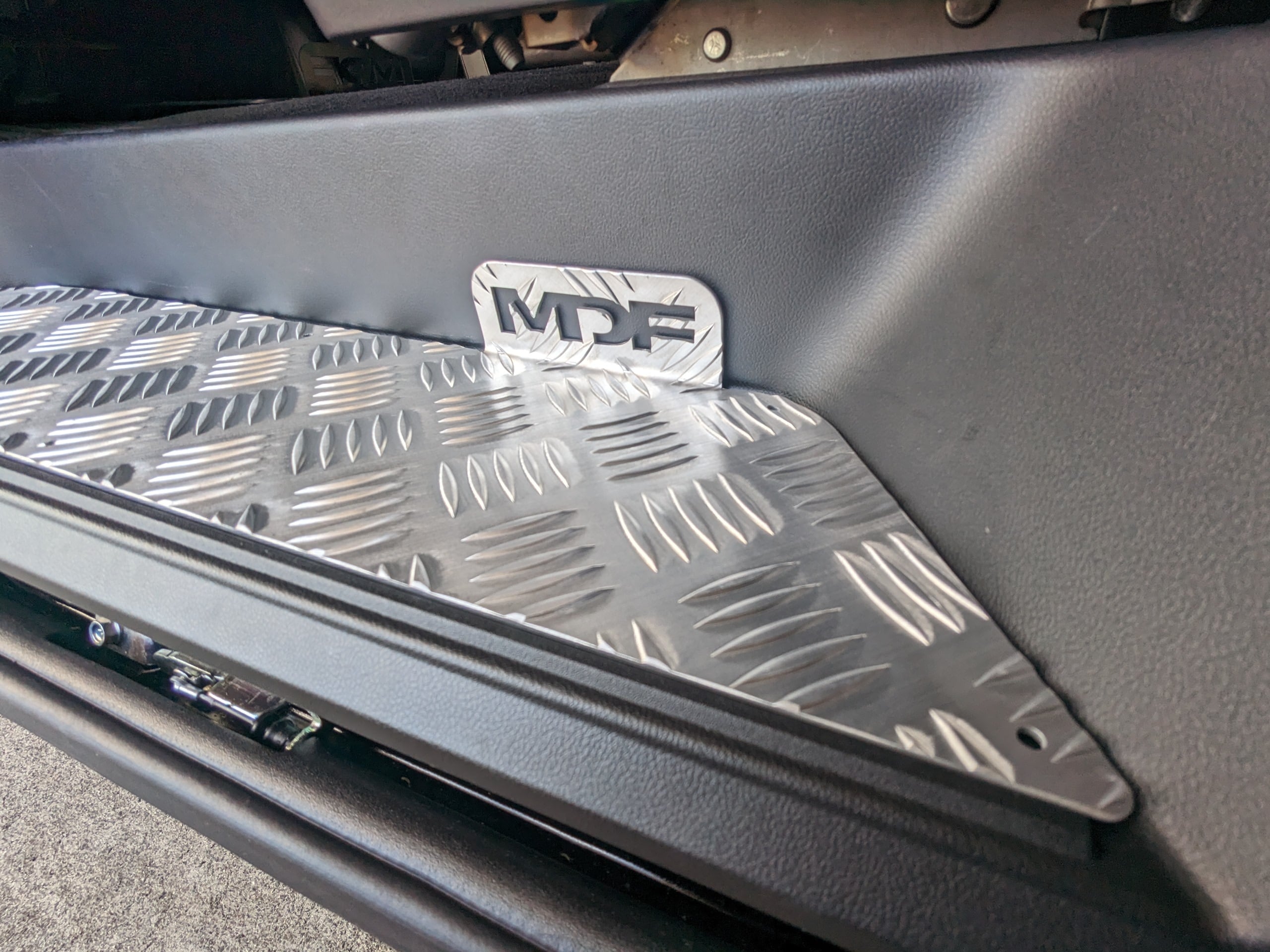 MDF アルミチェッカープレートステップカバー（サテンフィニッシュ