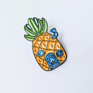 再入荷！送料無料！ ★ピンズ PINS★ピンバッジ 【 ハウスパイナップル ( スポンジボブ )  】 〚アメリカン雑貨 アメトイ〛