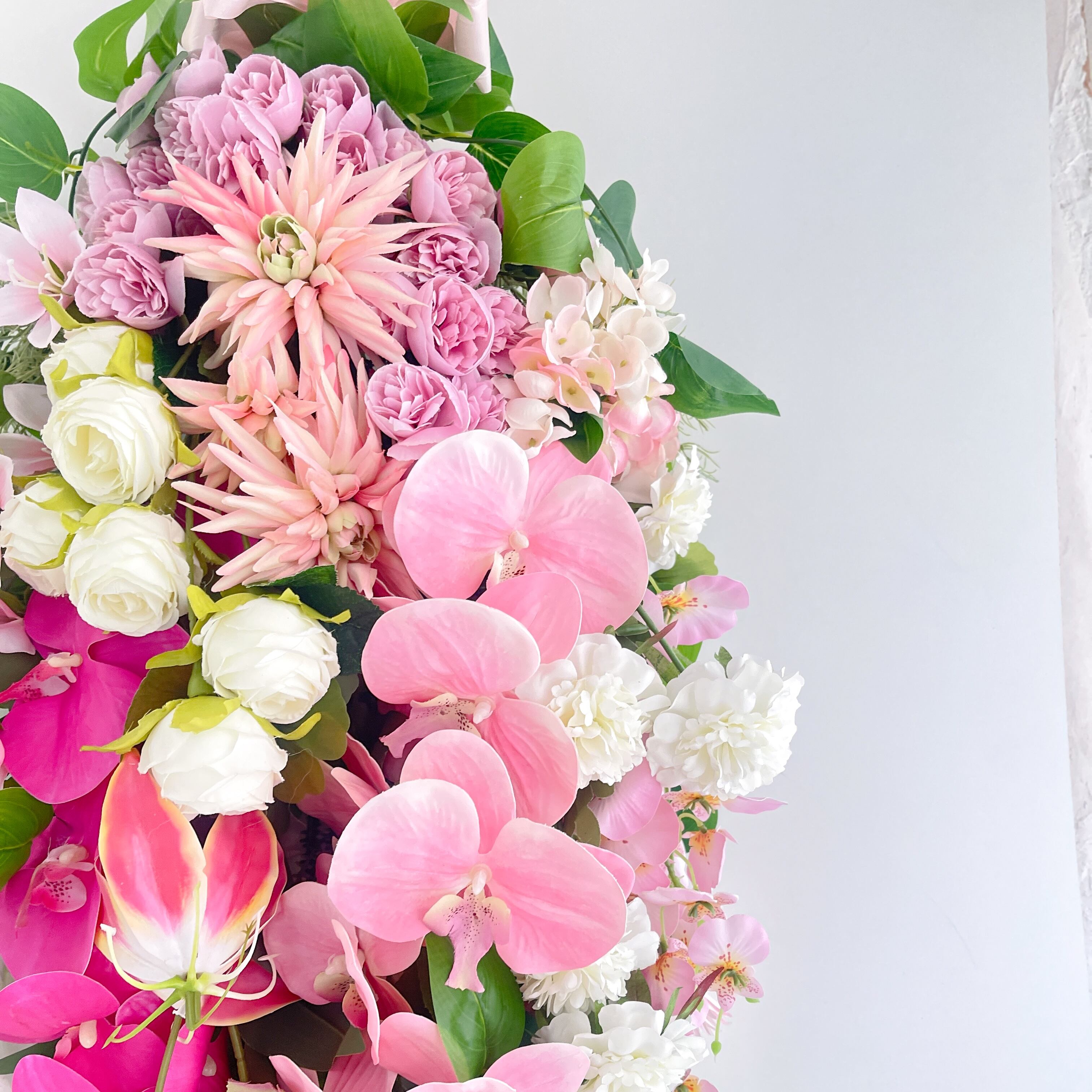 胡蝶蘭の華やかなフラワースワッグ 光触媒フラワー 開店祝いや誕生日や