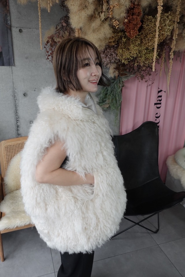 （PRE ORDER）２WAYリアルラムファー×グースダウンベスト