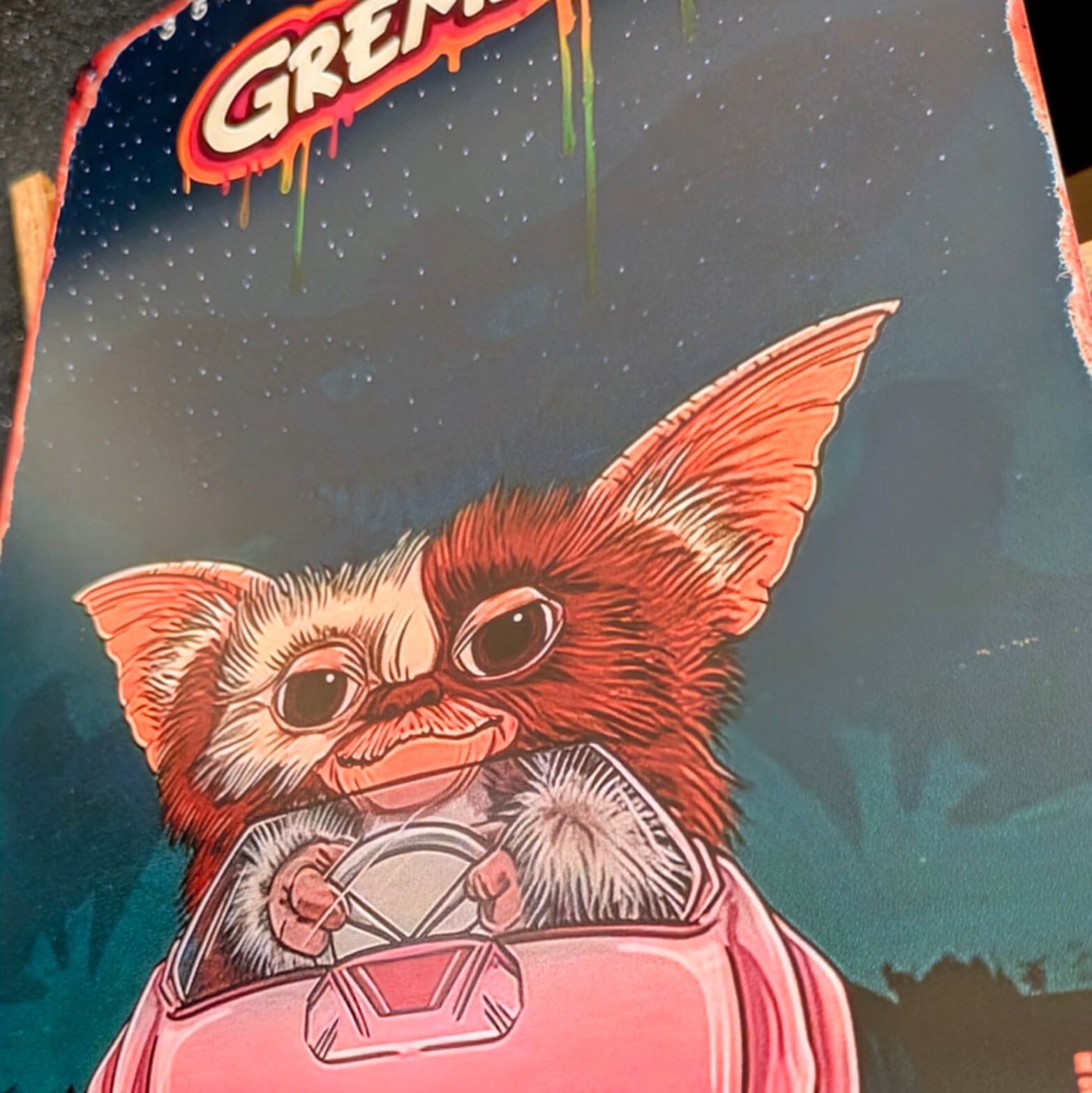 送料無料!ちょうどいいブリキ看板【 Gremlins ( グレムリン )】 ギズモ 運転 / METAL SIGN / メタルサイン / ブリキ看板 / サインボード / ビンテージ加工 〚アメリカン雑貨 アメトイ〛