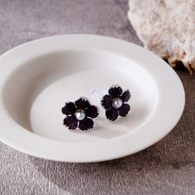 ネモフィラ　ドライフラワーピアス ペニーブラック アレルギー対応