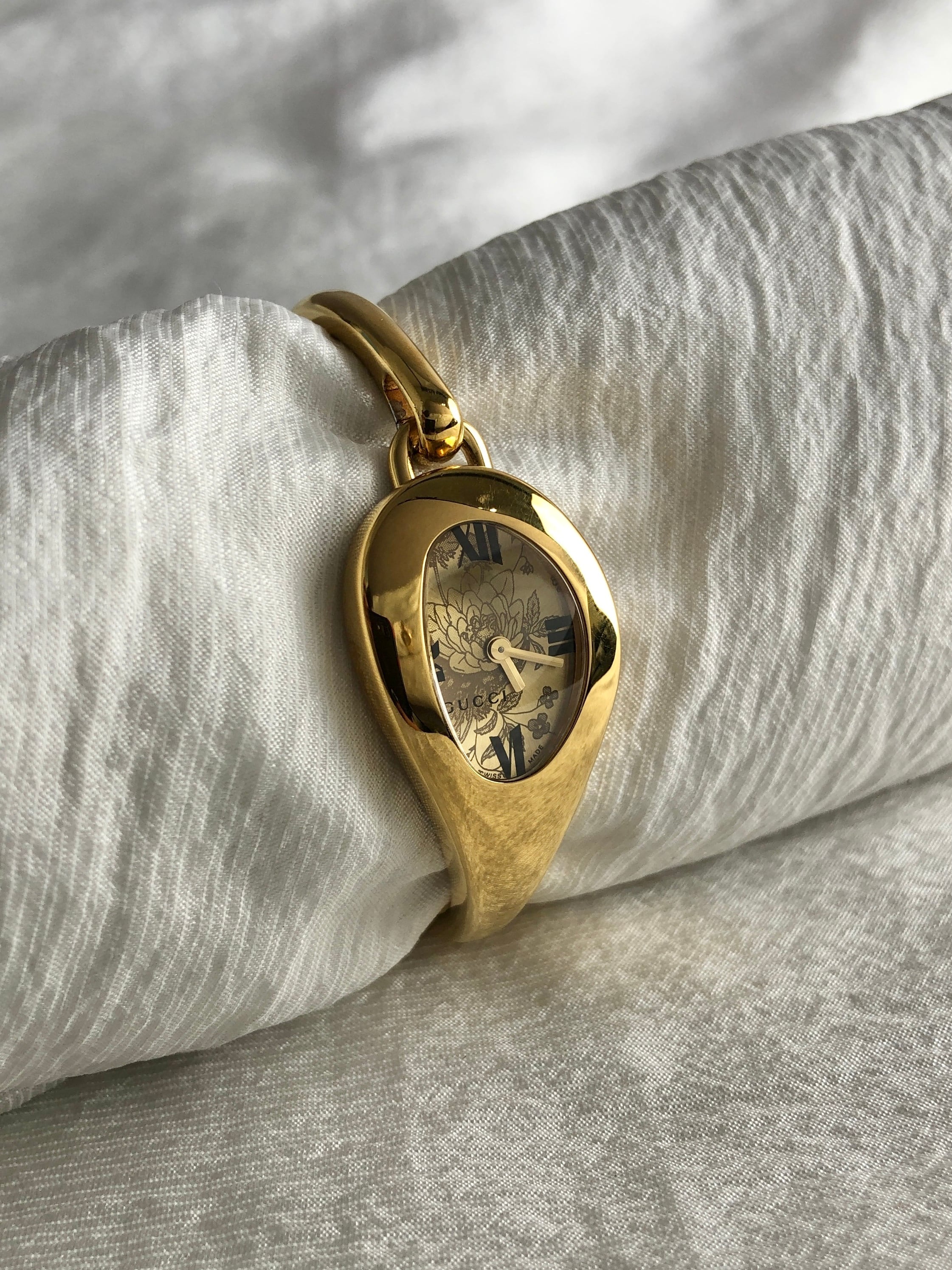 GUCCI グッチ ホースビット フローラ バングル クオーツ 時計 103 GUCCI グッチ 腕時計 ゴールド フローラ ステンレススチール 103
