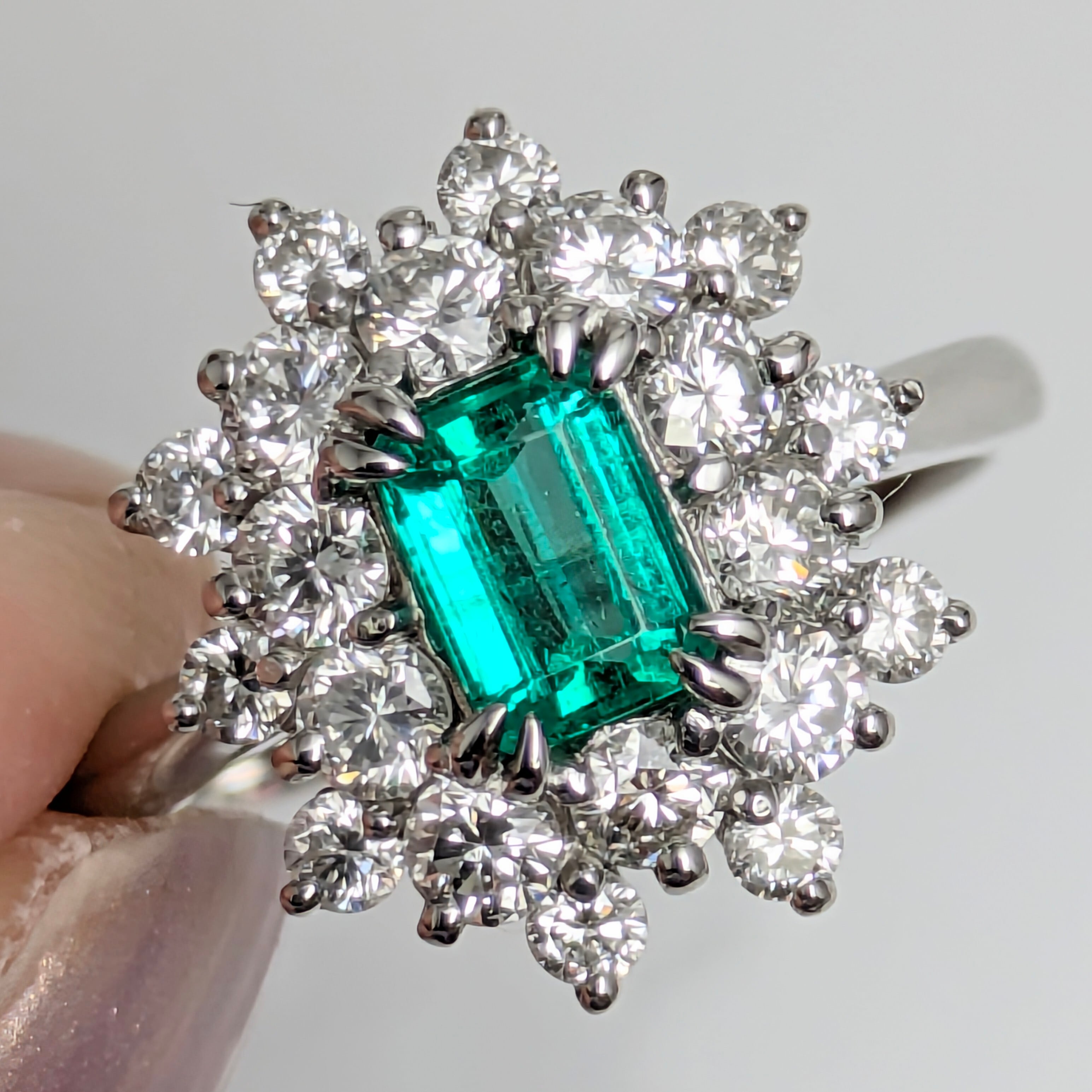 Pt950エメラルドリング コロンビア産 エメラルド 0.60ct ダイヤモンド