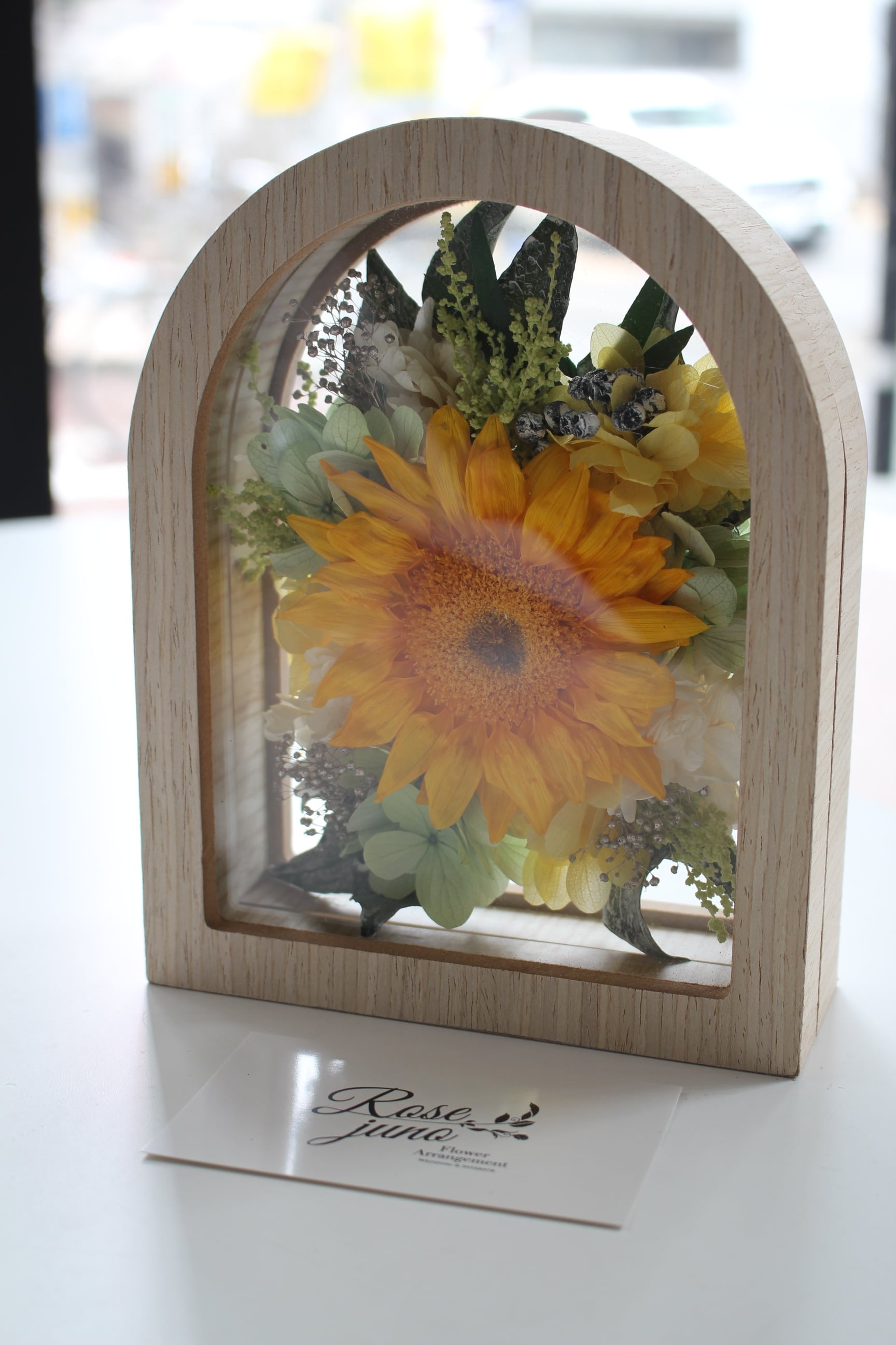 アーチフレームアレンジメントM＜ひまわり中輪＞ | 福岡のプリザーブド