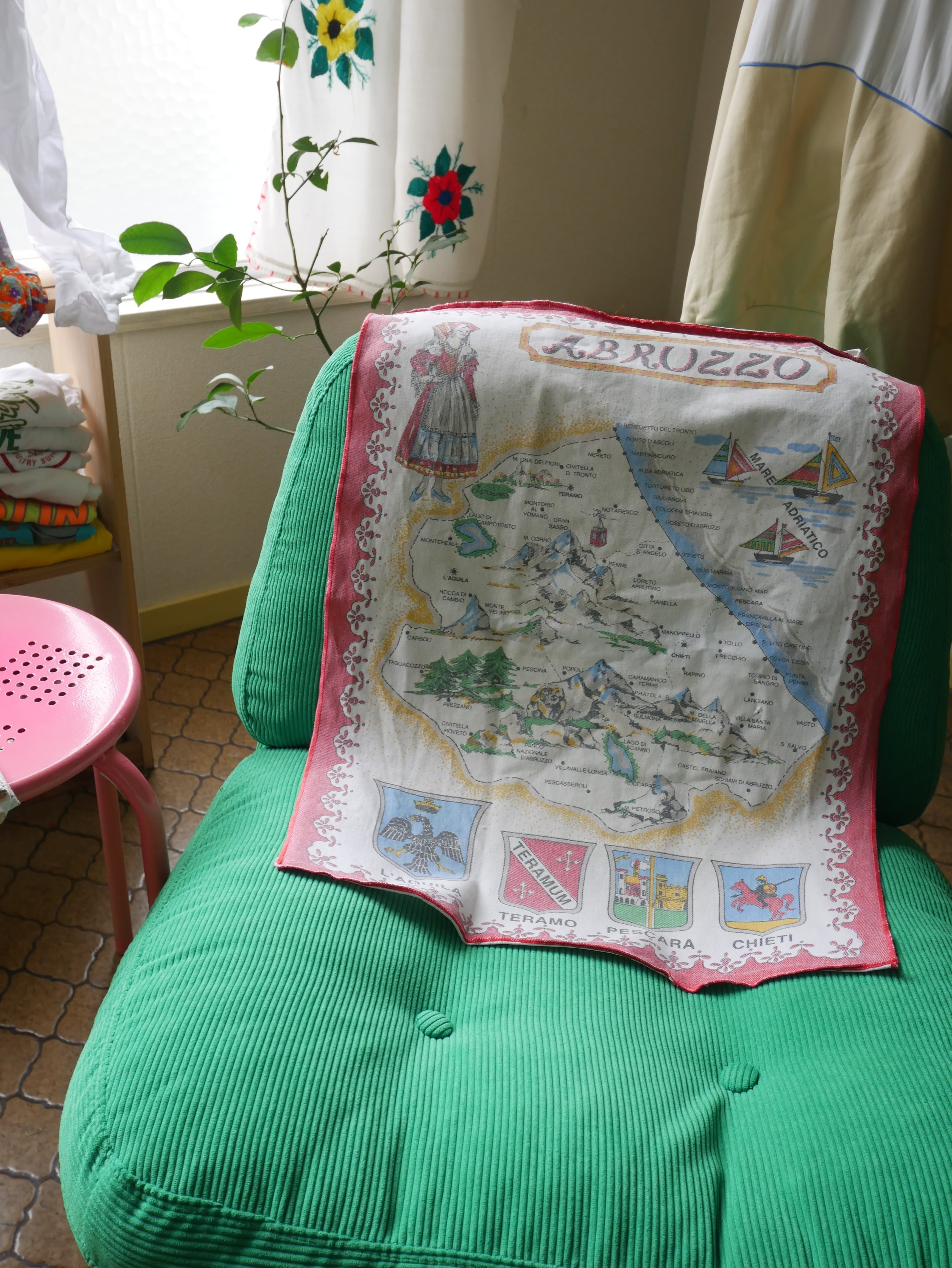 70s-80s Italian Souvenir "ABRUZZO" Map Cloth
