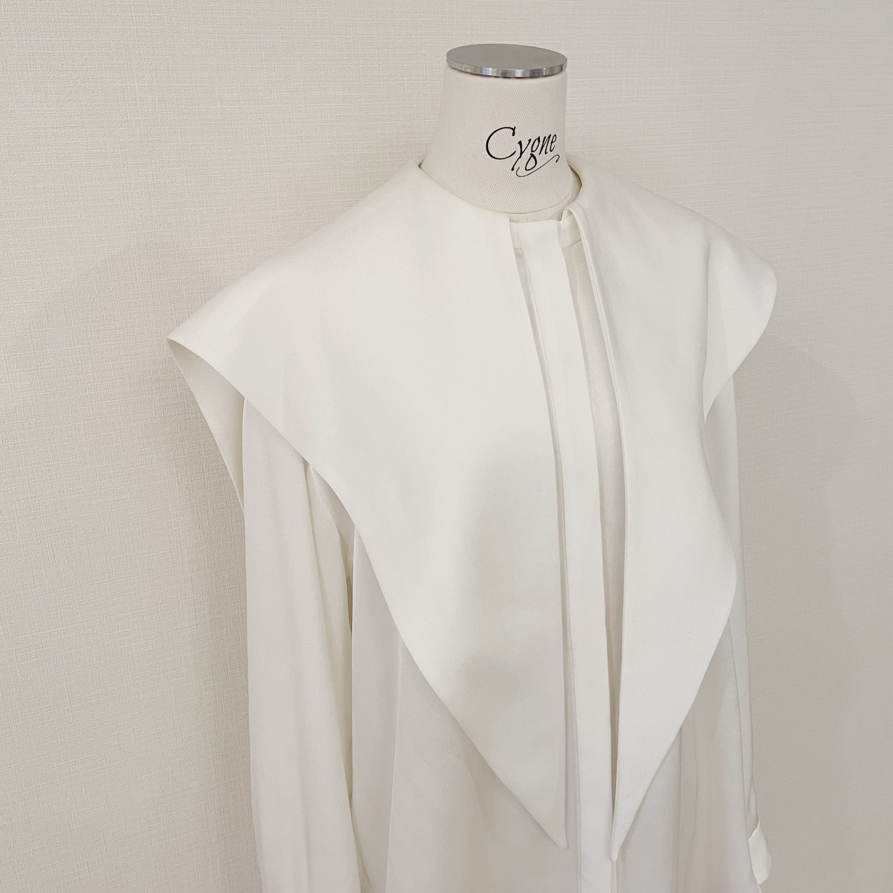 Cygne♡シーニュ プリーツカラーブラウス lea 昂る ブラック