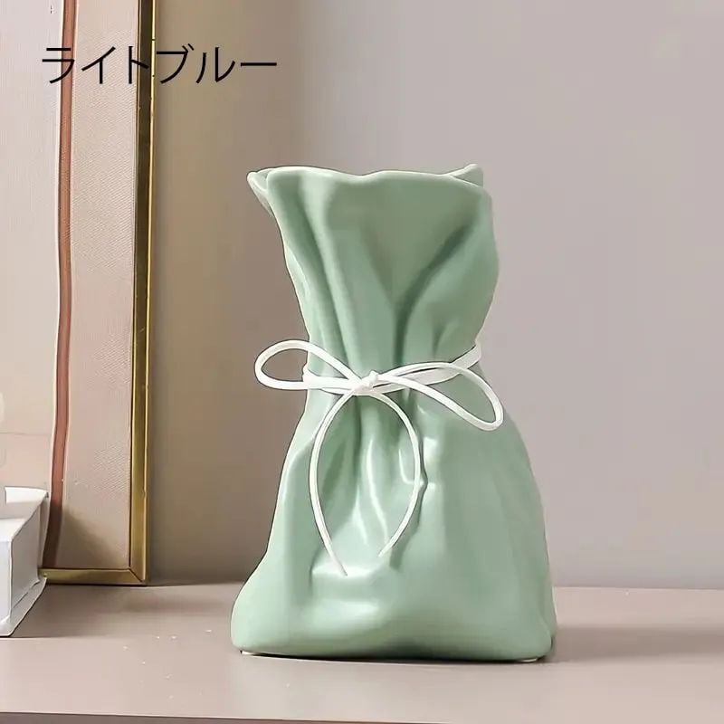 樹脂のフラワーベース 不規則な折り目 細いリボン オレンジ ブルー