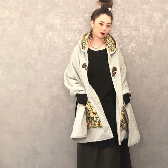 再生ウール】を使い、『モリスの世界をポンチョコートに。』ポンチョ