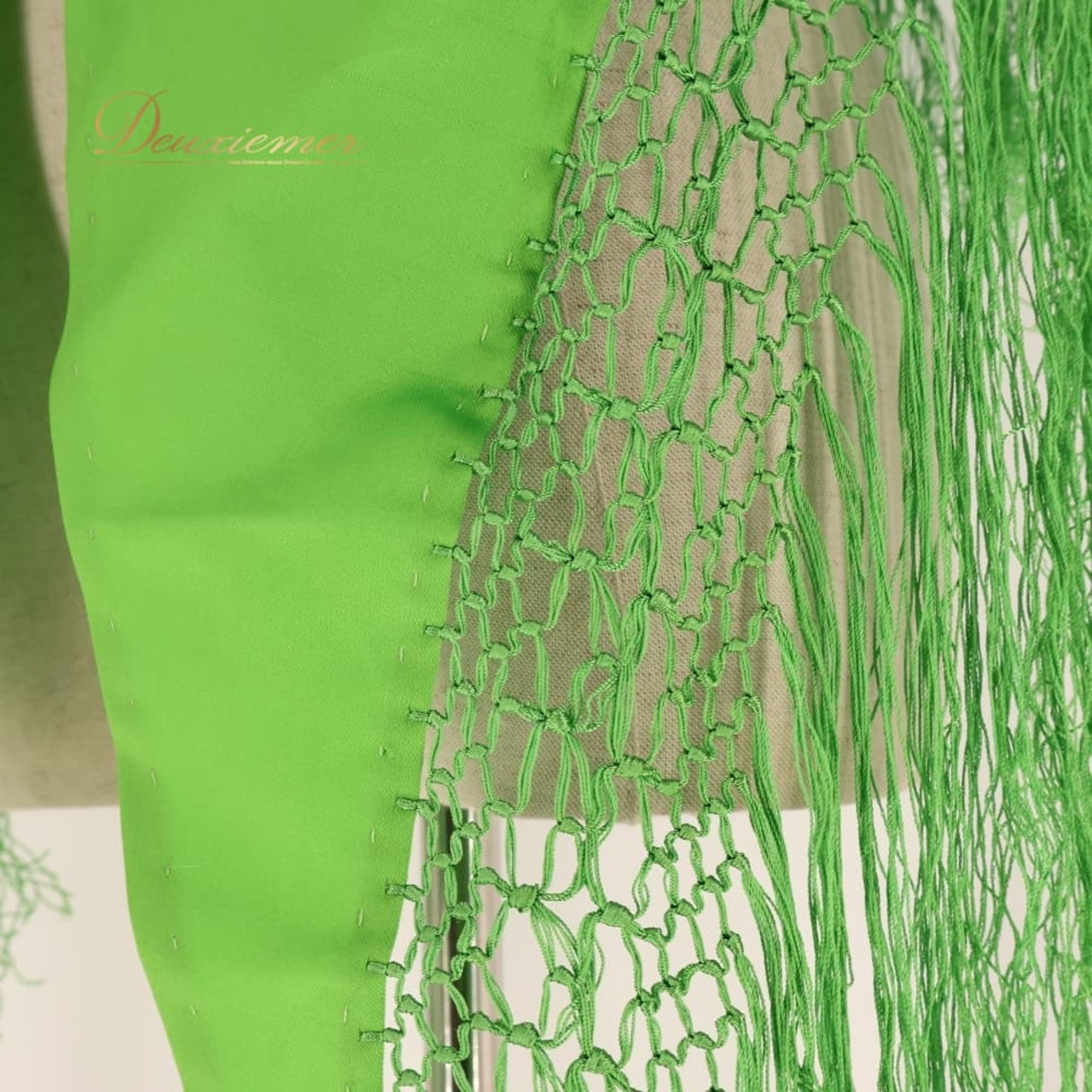 フラメンコ 衣装 シージョ ピキージョ グリーン系 緑 フレコ トライアングル 三角形 光沢 フリンジ 小物 飾り 無地 軽い 薄い 舞台衣装 ダンス衣装 フラメンコ用品 ステージ衣装 フリンジ 装飾用 ダンス小物 フラメンコ小物