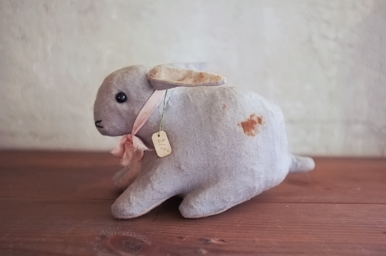 フランス 青いうさぎさんと薔薇色のリボンc ドール アンティーク