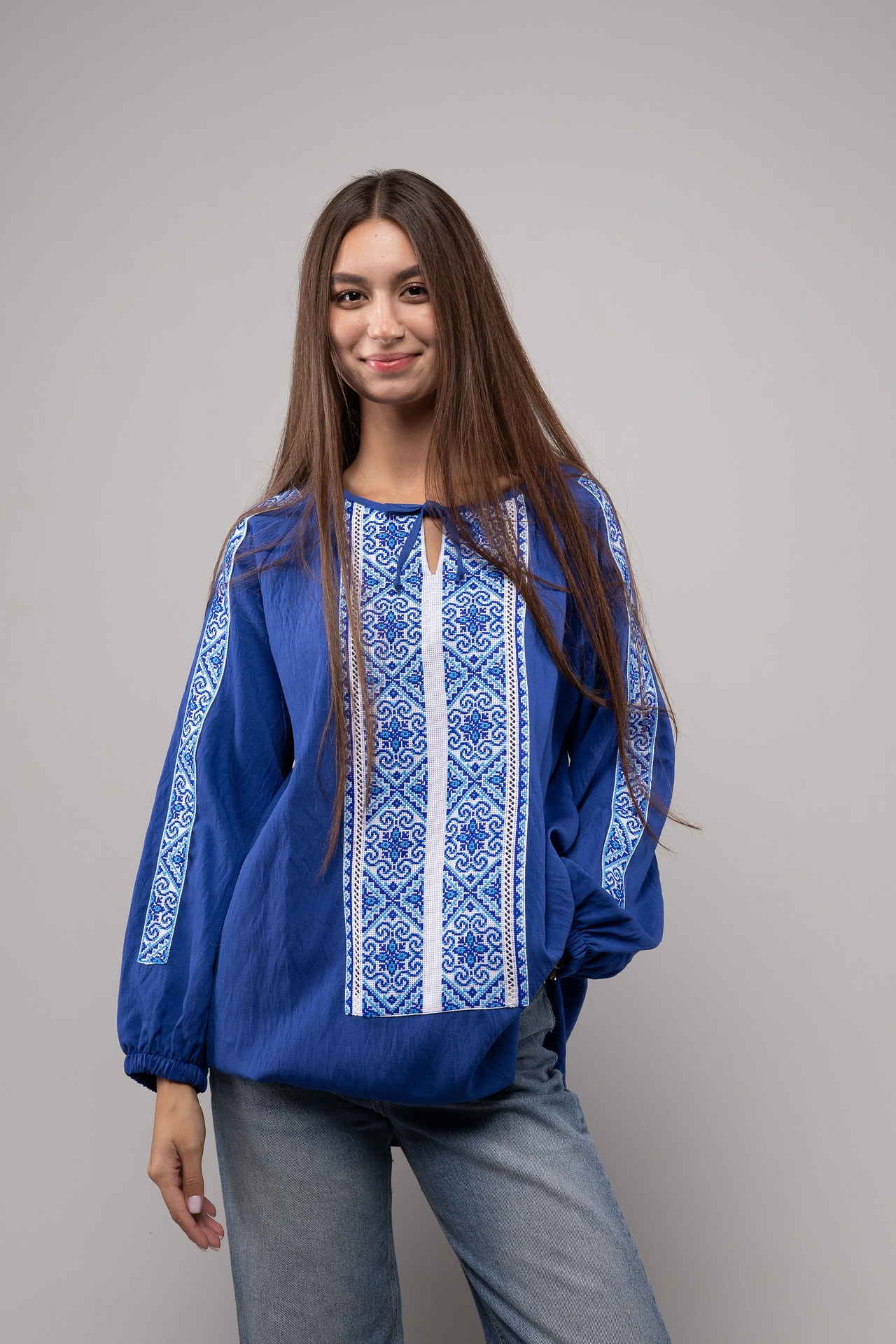 ウクライナ刺繍ヴィシヴァンカ クロスステッチ　手刺繍　ブラウス　麻　レディース・フリーサイズ - 3