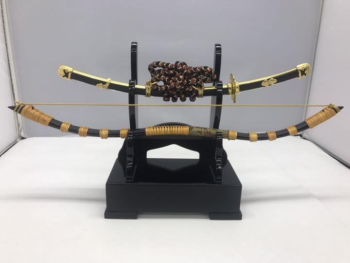 弓太刀飾り 二段飾り:大  弓藤巻・ケヤキ塗り：黒太刀 弓太刀飾り 二段飾り:大 弓藤巻・ケヤキ塗り：黒太刀 | 株式会社 山本人形