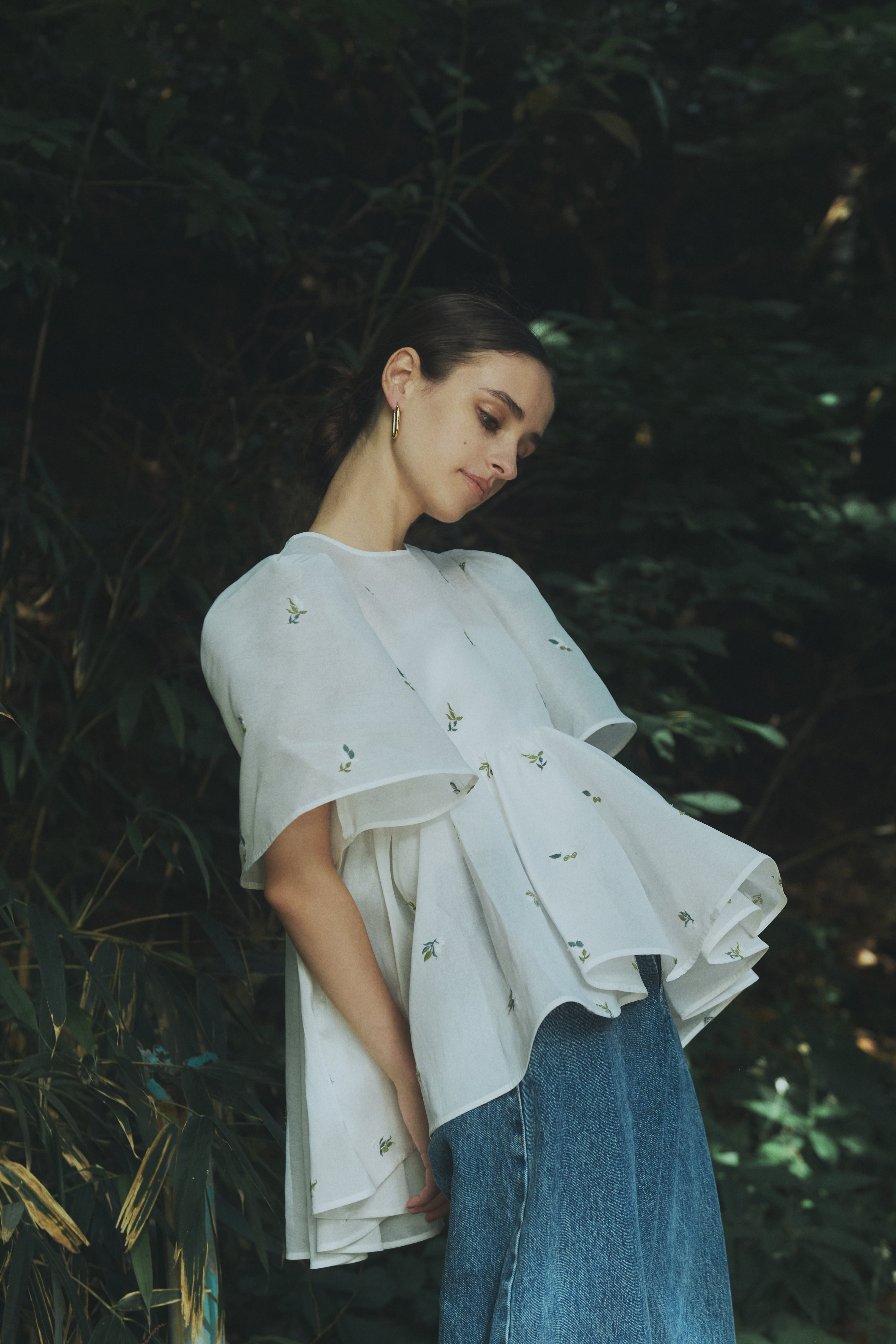 【美品】Bluelea Bellsleeve embroidery blouse Bell sleeve embroidery blouse | Bluelea
