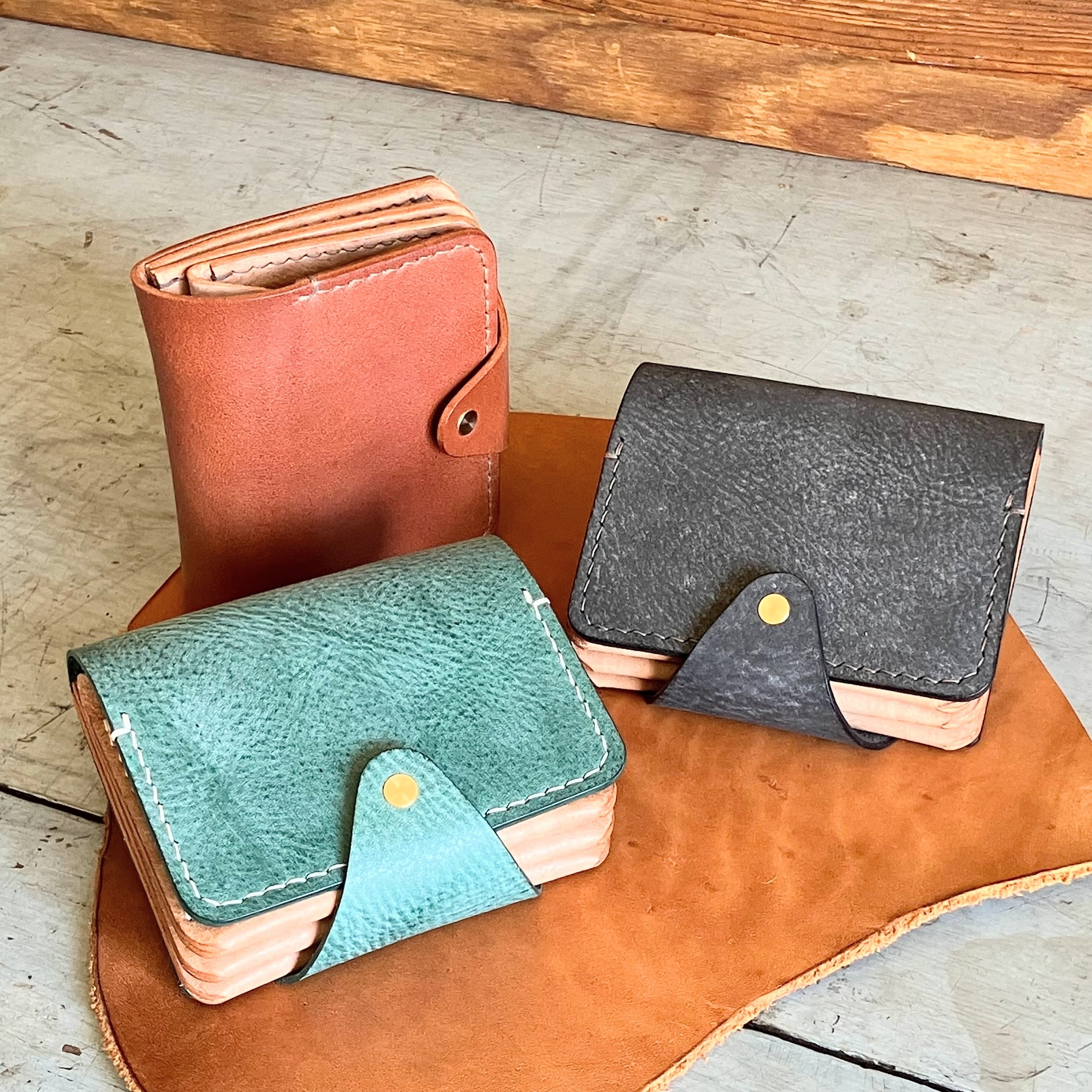 手縫いコンパクト革財布【キラクニ＋】ブラウン 個性的でもたっぷり